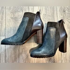 Donald J. Pliner Black Heeled Boots Sleek Modern Design